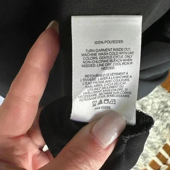 Size M Express flowy sleeve blouse with button accents - Picture 4 of 5